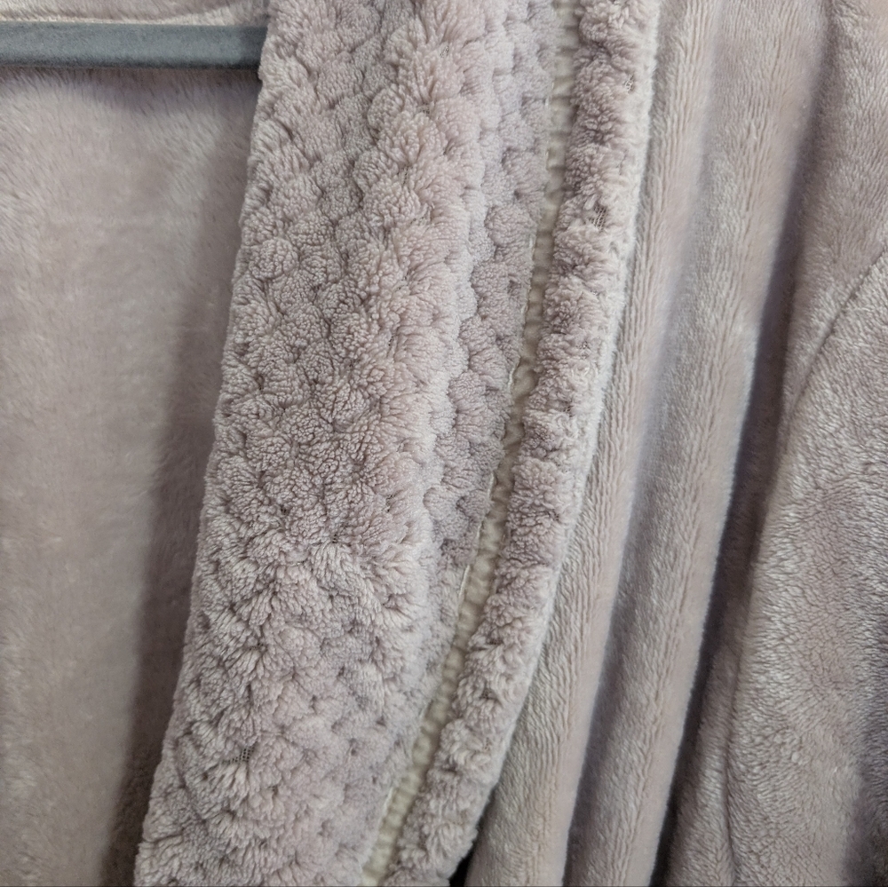 Richie House Oversized Plush Robe - Picture 4 of 6
